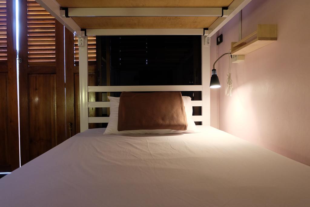 Tiny Hostel Бангкок Екстер'єр фото