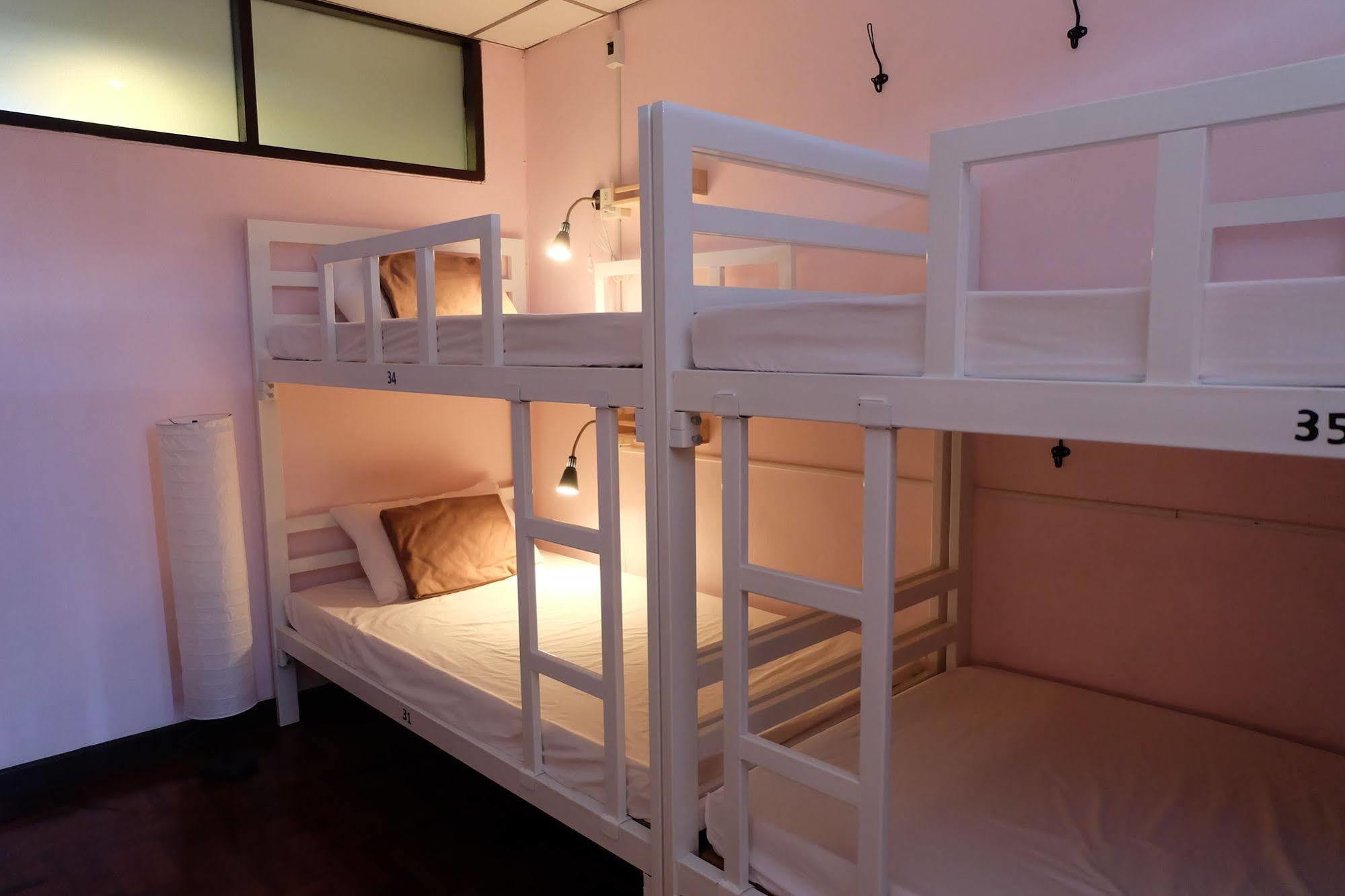 Tiny Hostel Бангкок Екстер'єр фото