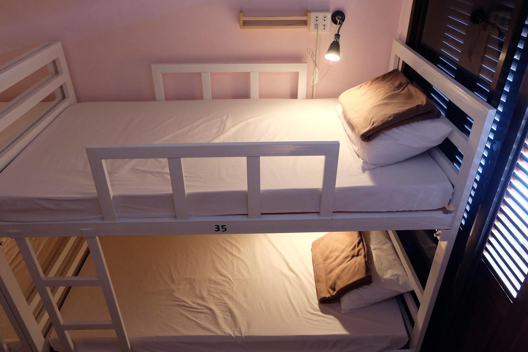 Tiny Hostel Бангкок Екстер'єр фото