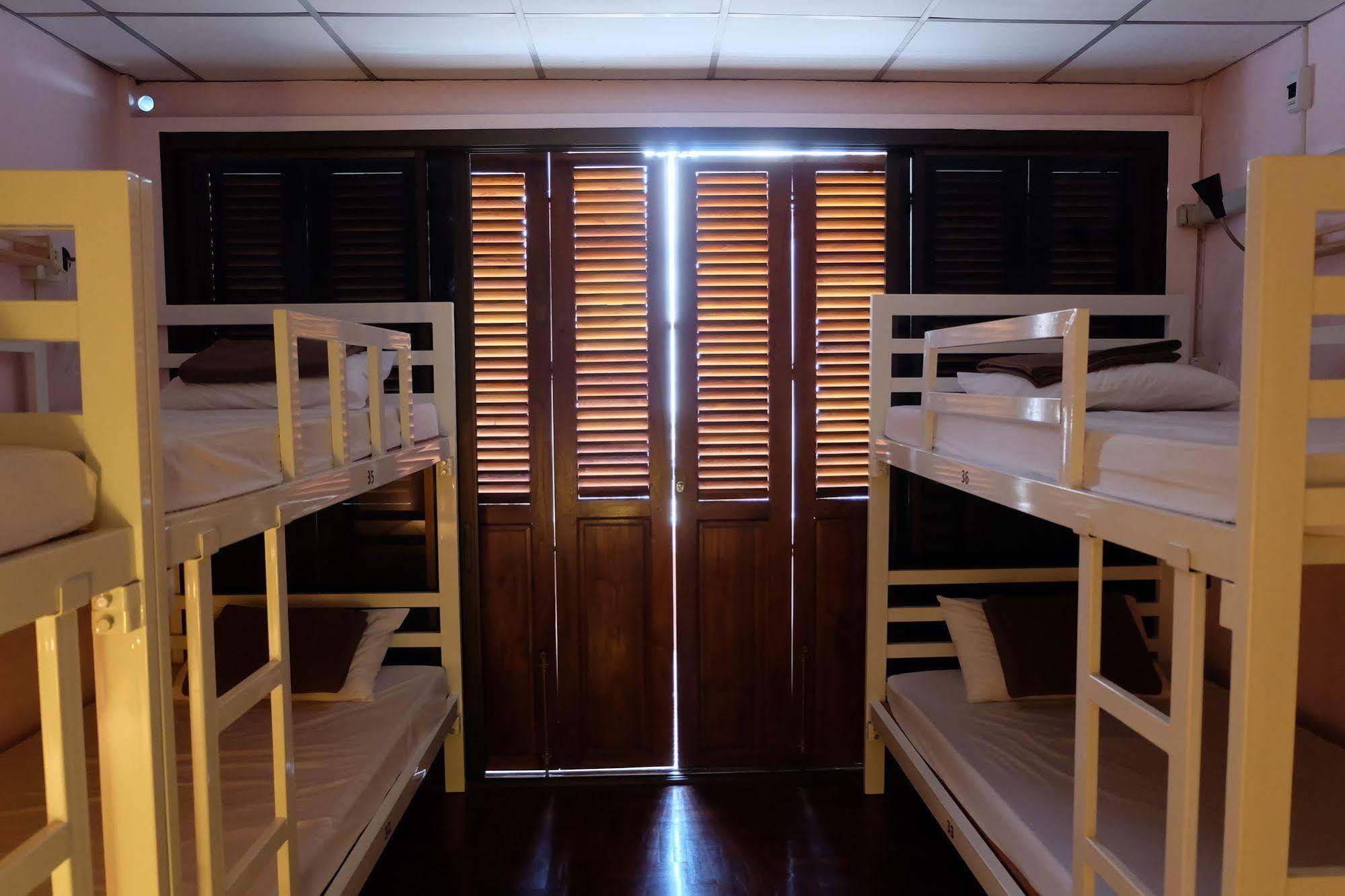 Tiny Hostel Бангкок Екстер'єр фото
