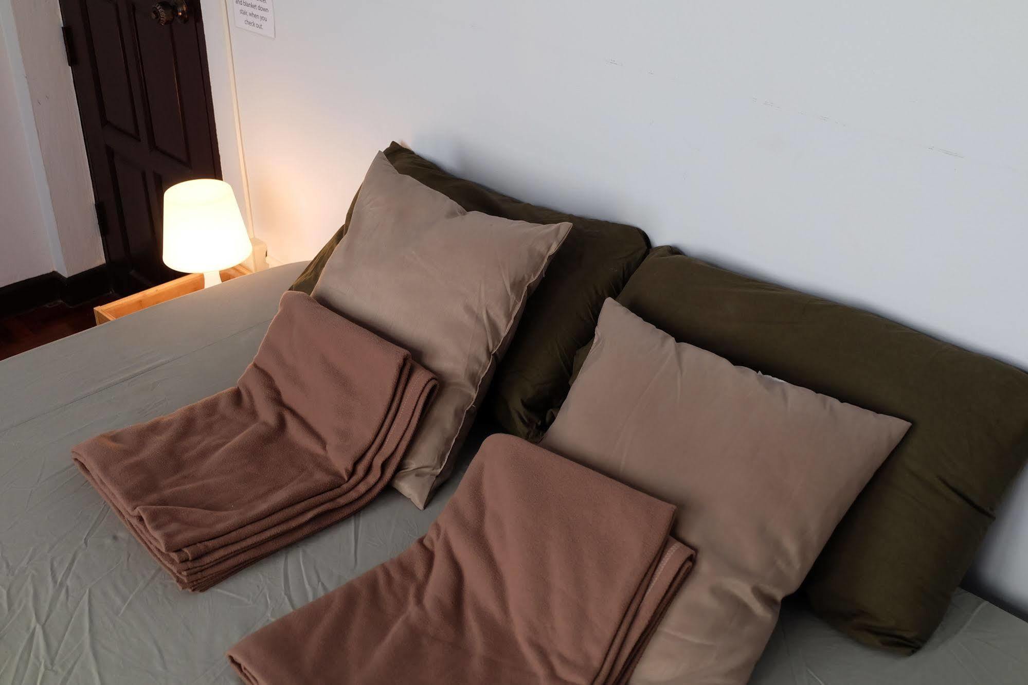 Tiny Hostel Бангкок Екстер'єр фото